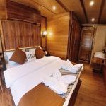komodo indonesia tour, komodo tour, komodo tour package, lombok to flores komodo boat trip, komodo tour indonesia